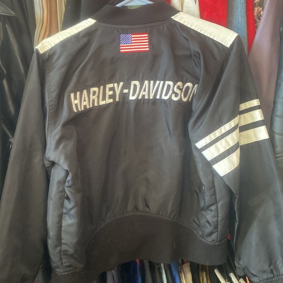 Women’s nice satin crop Harley Davidson motorcycle jacket never worn S - Picture 3 of 4